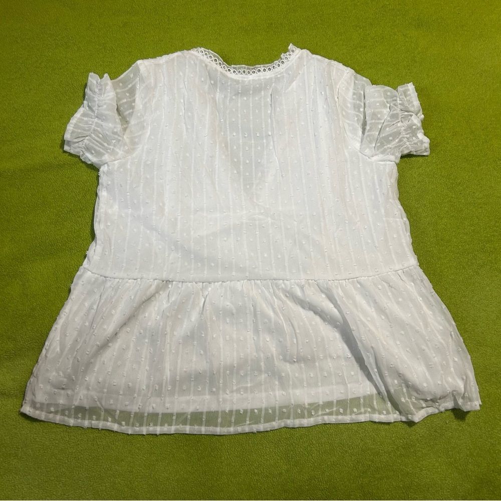 Chic White Ruffle Blouse - Picture 3 of 4